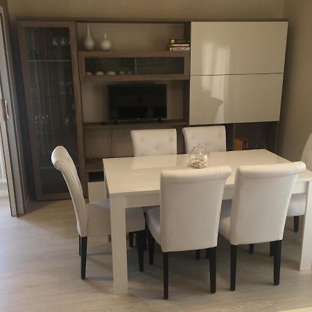 A Due Passi Dal Mare Apartment วาลเลโครเซีย ภายนอก รูปภาพ