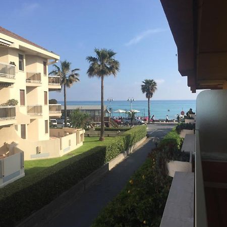 A Due Passi Dal Mare Apartment วาลเลโครเซีย ภายนอก รูปภาพ