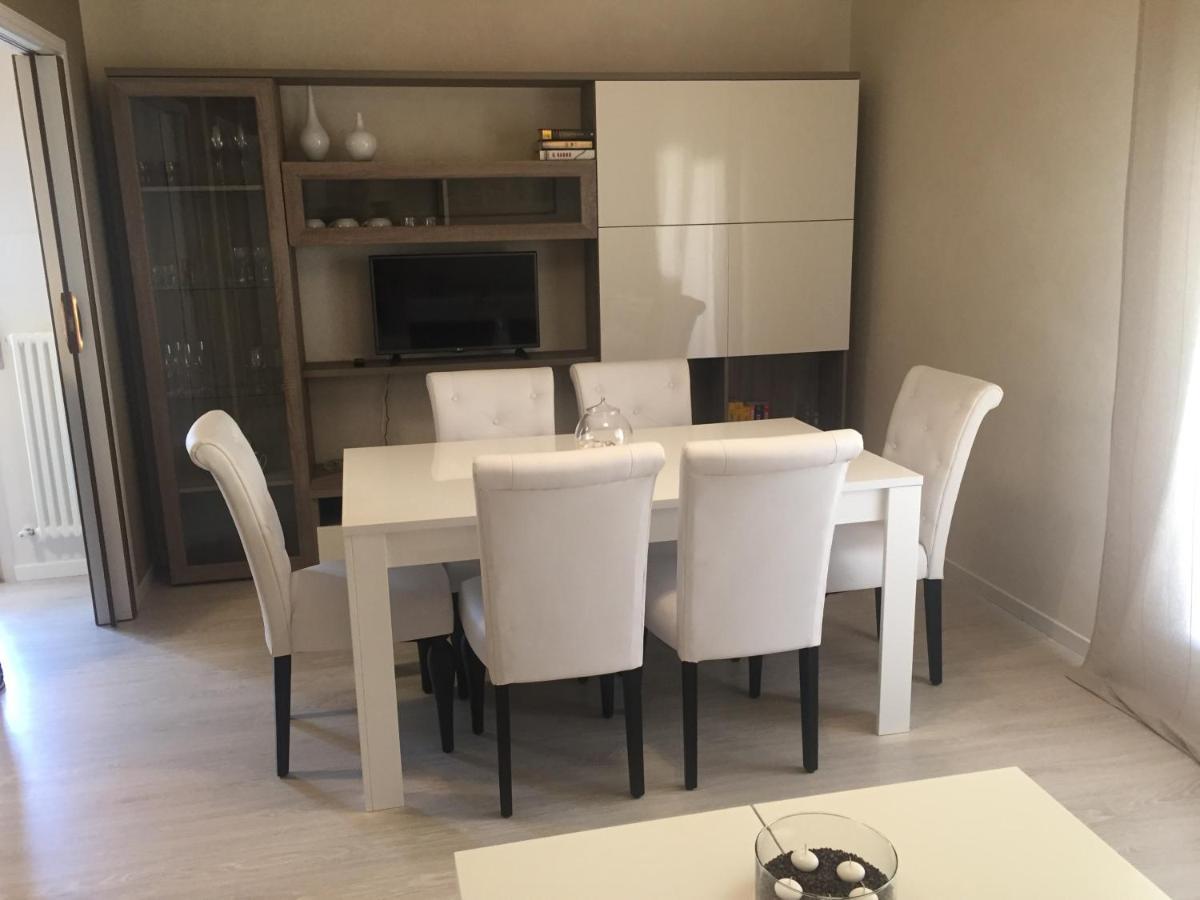 A Due Passi Dal Mare Apartment วาลเลโครเซีย ภายนอก รูปภาพ