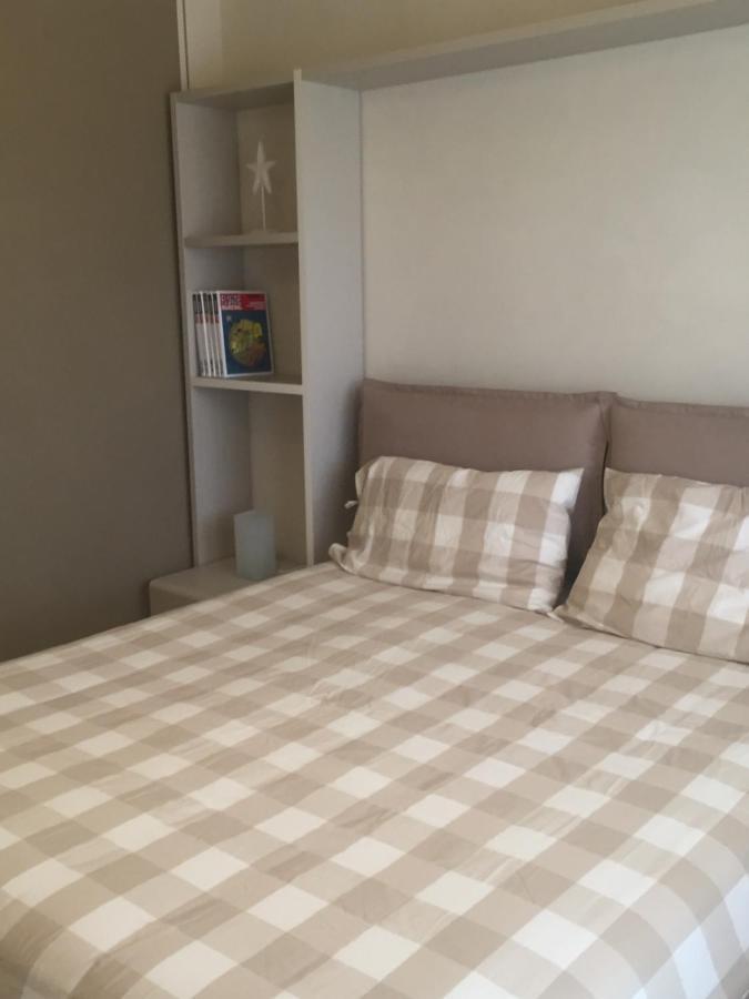 A Due Passi Dal Mare Apartment วาลเลโครเซีย ภายนอก รูปภาพ