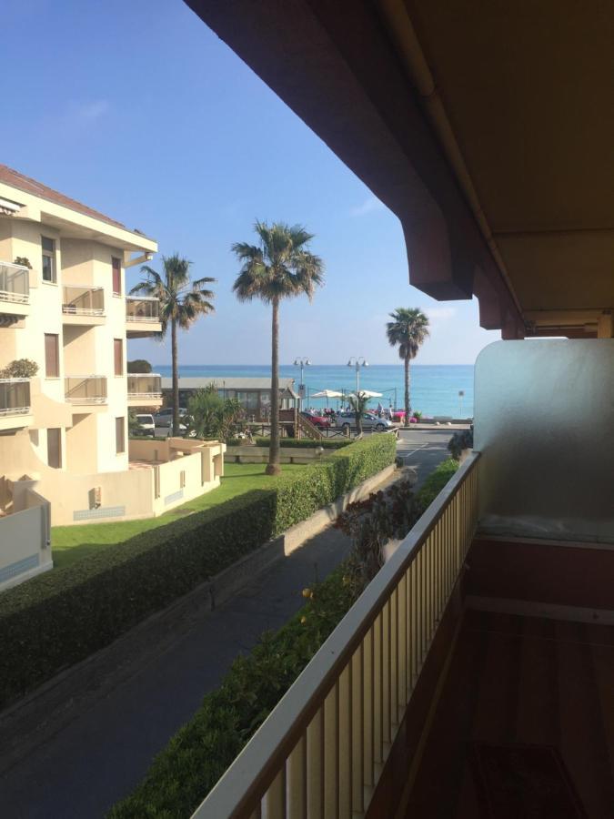 A Due Passi Dal Mare Apartment วาลเลโครเซีย ภายนอก รูปภาพ