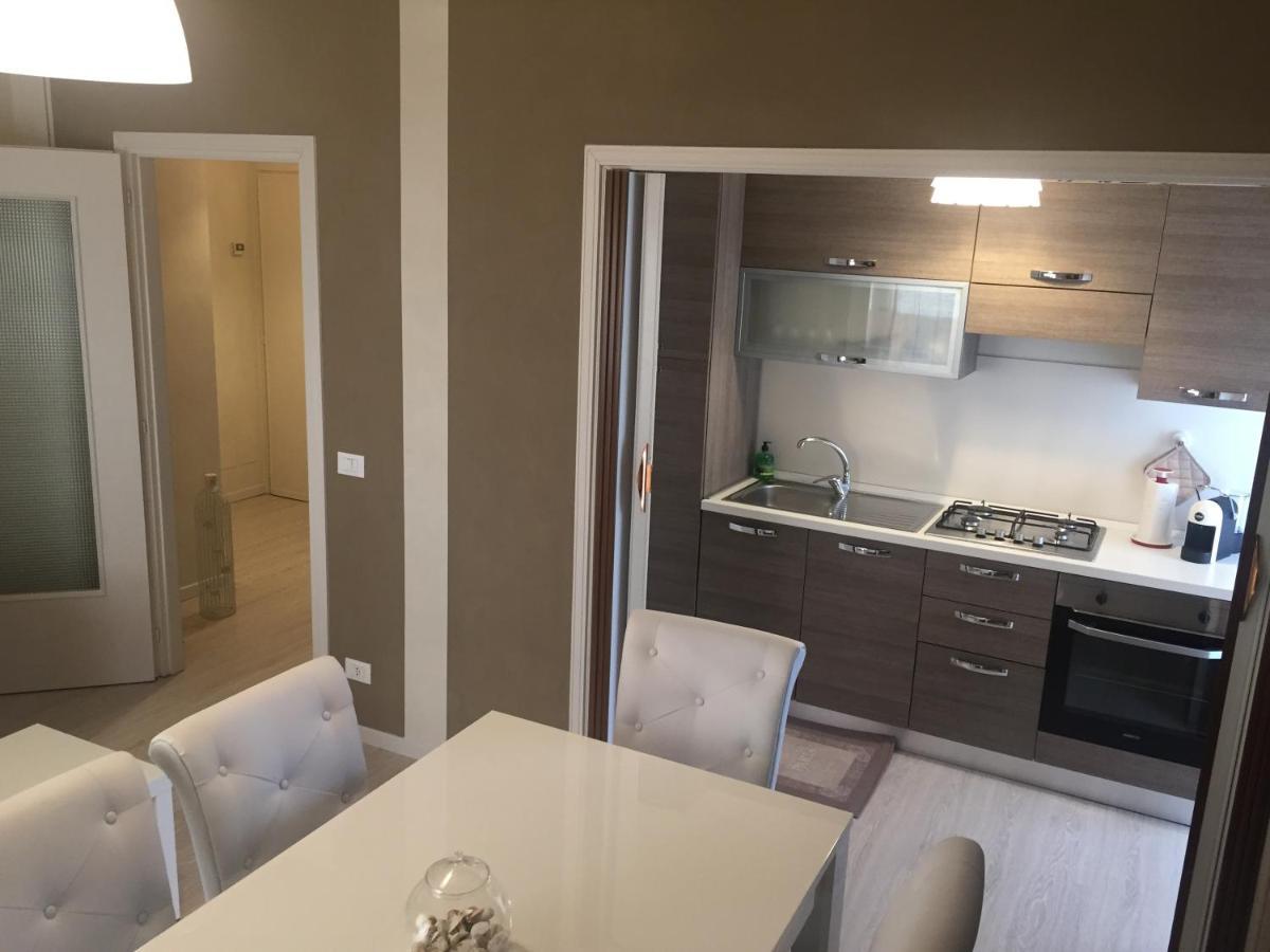 A Due Passi Dal Mare Apartment วาลเลโครเซีย ภายนอก รูปภาพ