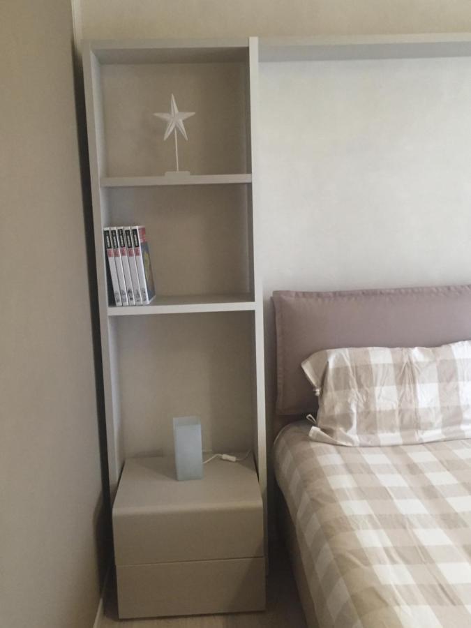A Due Passi Dal Mare Apartment วาลเลโครเซีย ภายนอก รูปภาพ