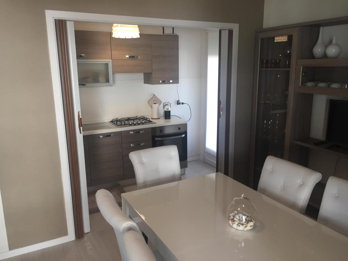 A Due Passi Dal Mare Apartment วาลเลโครเซีย ภายนอก รูปภาพ