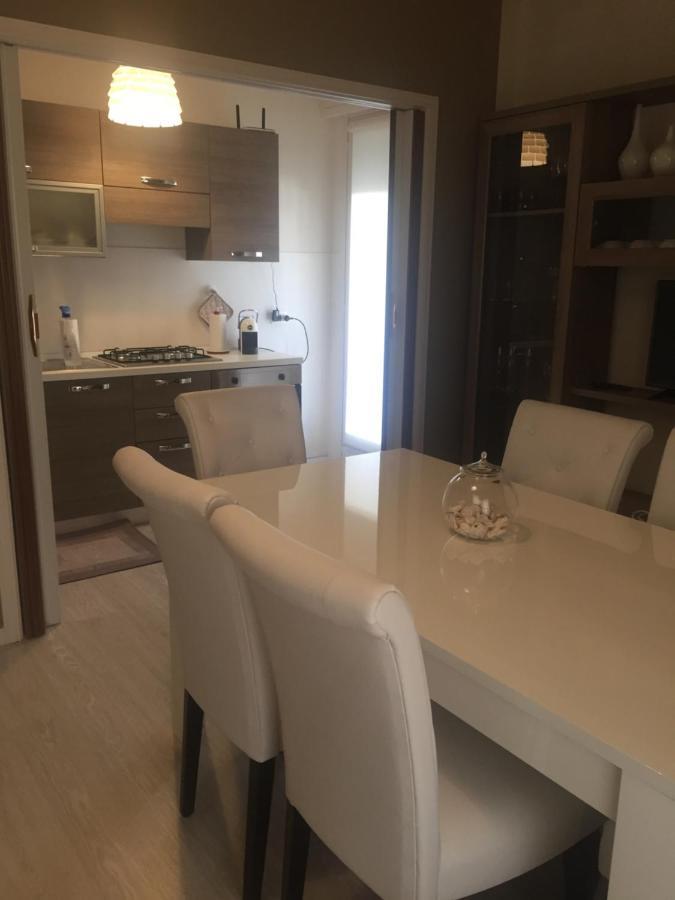 A Due Passi Dal Mare Apartment วาลเลโครเซีย ภายนอก รูปภาพ