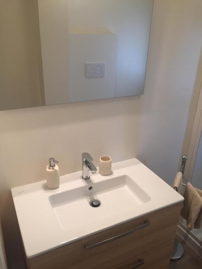 A Due Passi Dal Mare Apartment วาลเลโครเซีย ภายนอก รูปภาพ