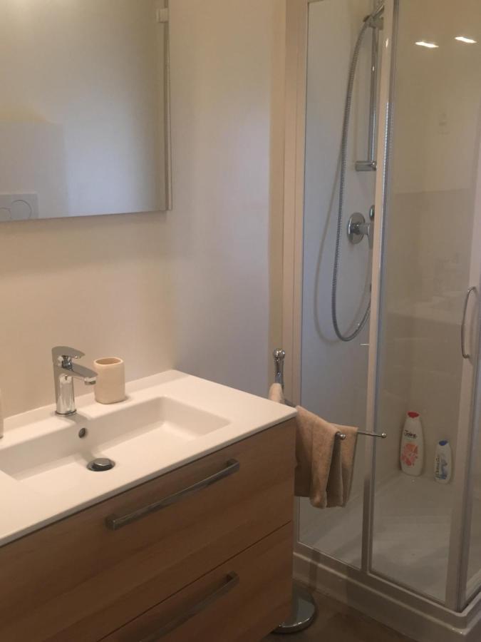 A Due Passi Dal Mare Apartment วาลเลโครเซีย ภายนอก รูปภาพ